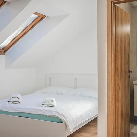 Flat Near Castle Stylish & Prime Location 6 Apartment *