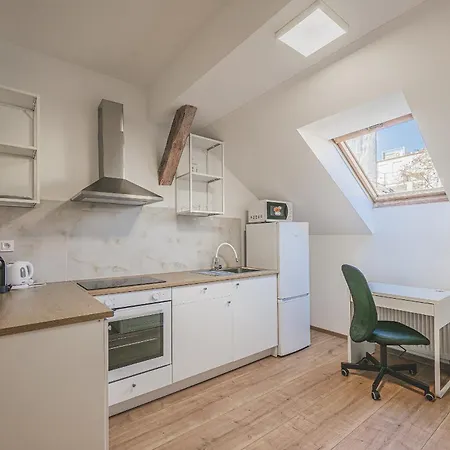 Flat Near Castle Stylish & Prime Location 6 Прага