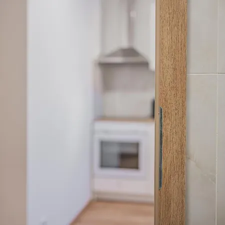 Апартаменты Flat Near Castle Stylish & Prime Location 6
