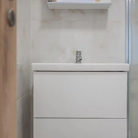 Flat Near Castle Stylish & Prime Location 6 Апартаменты *
