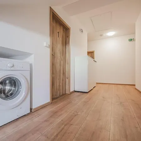 Flat Near Castle Stylish & Prime Location 6