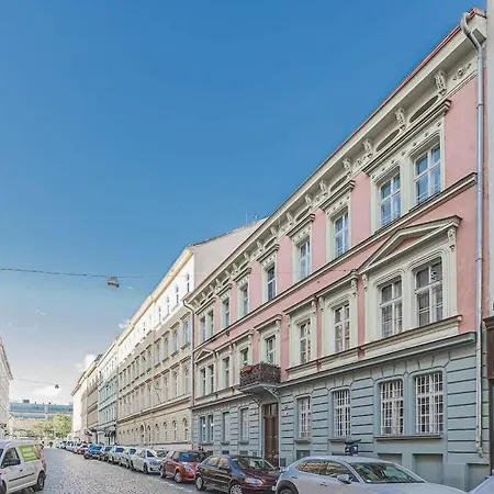 Flat Near Castle Stylish & Prime Location 6 *