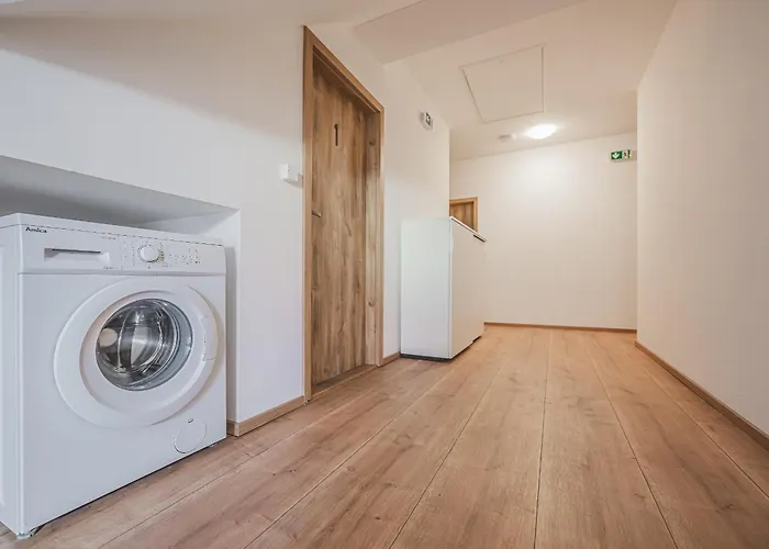 Flat Near Castle Stylish & Prime Location 6