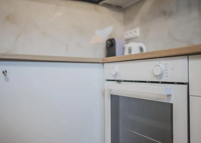 Flat Near Castle Stylish & Prime Location 6